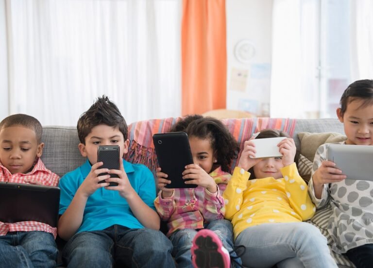 Mengenal lebih jauh tentang screen time untuk anak